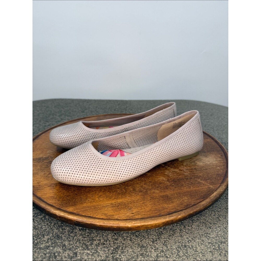Born Shoes Wm 9.5 M Classic Perforated Leather Ballet Flats Tan Neutral Beige
